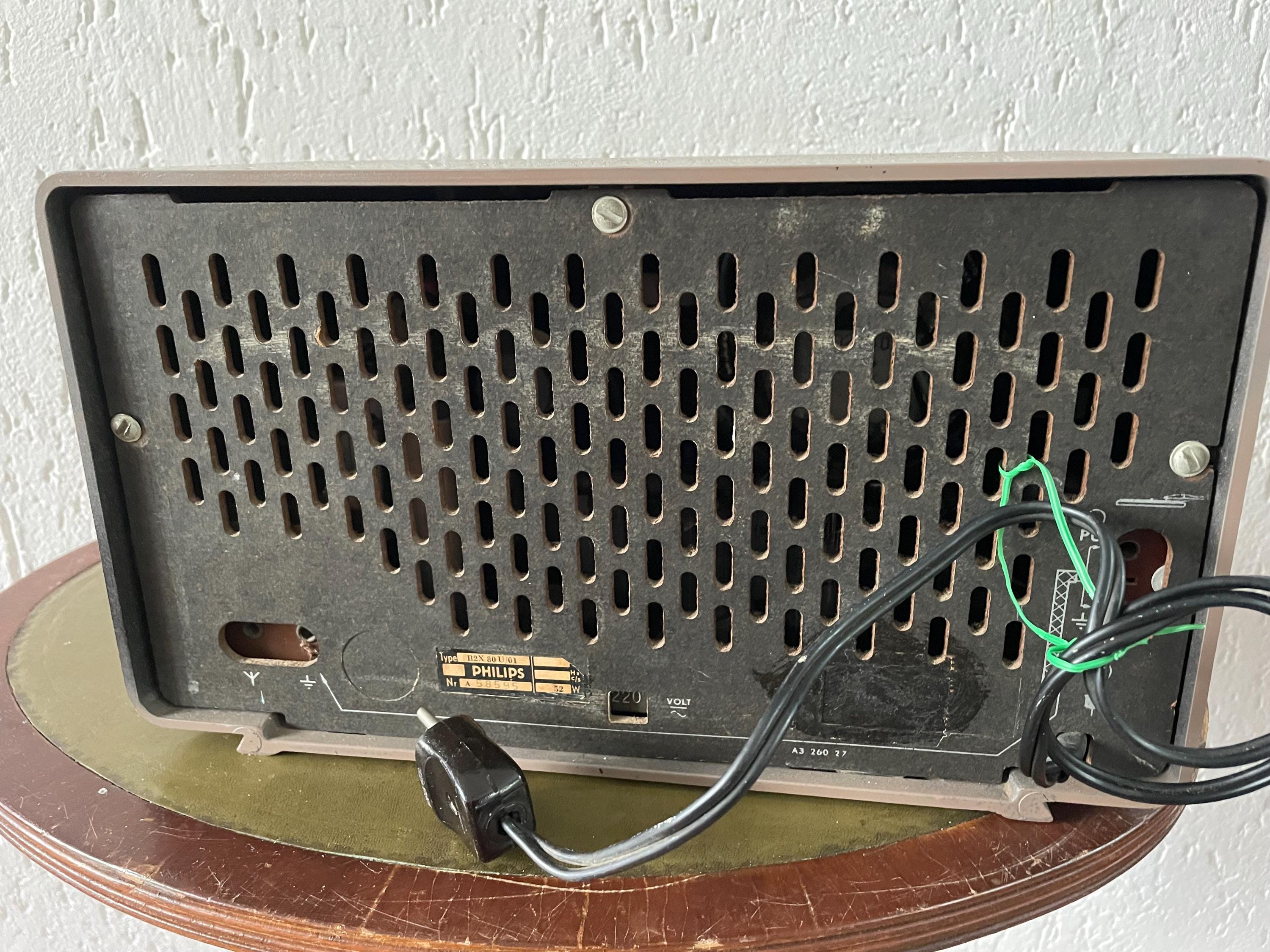 Philips B2X 80U Valve Tube Radio Ca. 1958 - Plays Well - Working