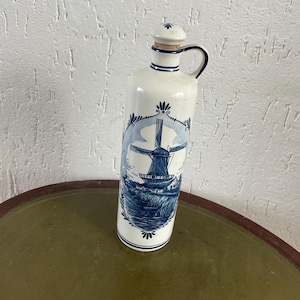 Delfts Blauw Holland Jenever kruik met kurkstop - Bols - Gemerkt aan de onderzijde. Decor molen handbeschilderd 29cm/11"