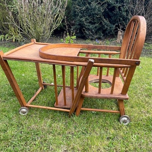 Foldable Vintage 1950s high chair - with wheels - convertible high and low high chair - in good vintage condition