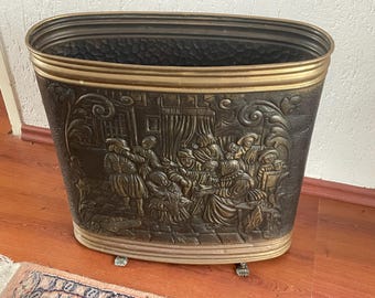 Paragüero ovalado de cobre de 50 cm/20". Medidas aproximadas: 50 x 50 x 20 cm. En buen estado. Decoración en relieve. Muy bonito. Con garras de león.