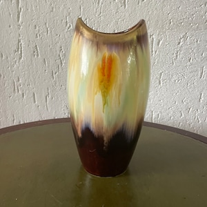Dümler & Breiden vintage 1960s flower vase eclipse model. German manufacturer Dümler Breiden. 22 cm / 9 inch. In good condition Marked