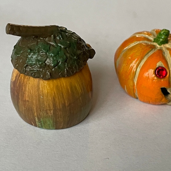 pewter thimbles - very EXCLUSIVE - Halloween pumpkin pumps + acorn with opening hood - VERY RARE - English Vintage pewter - thimble