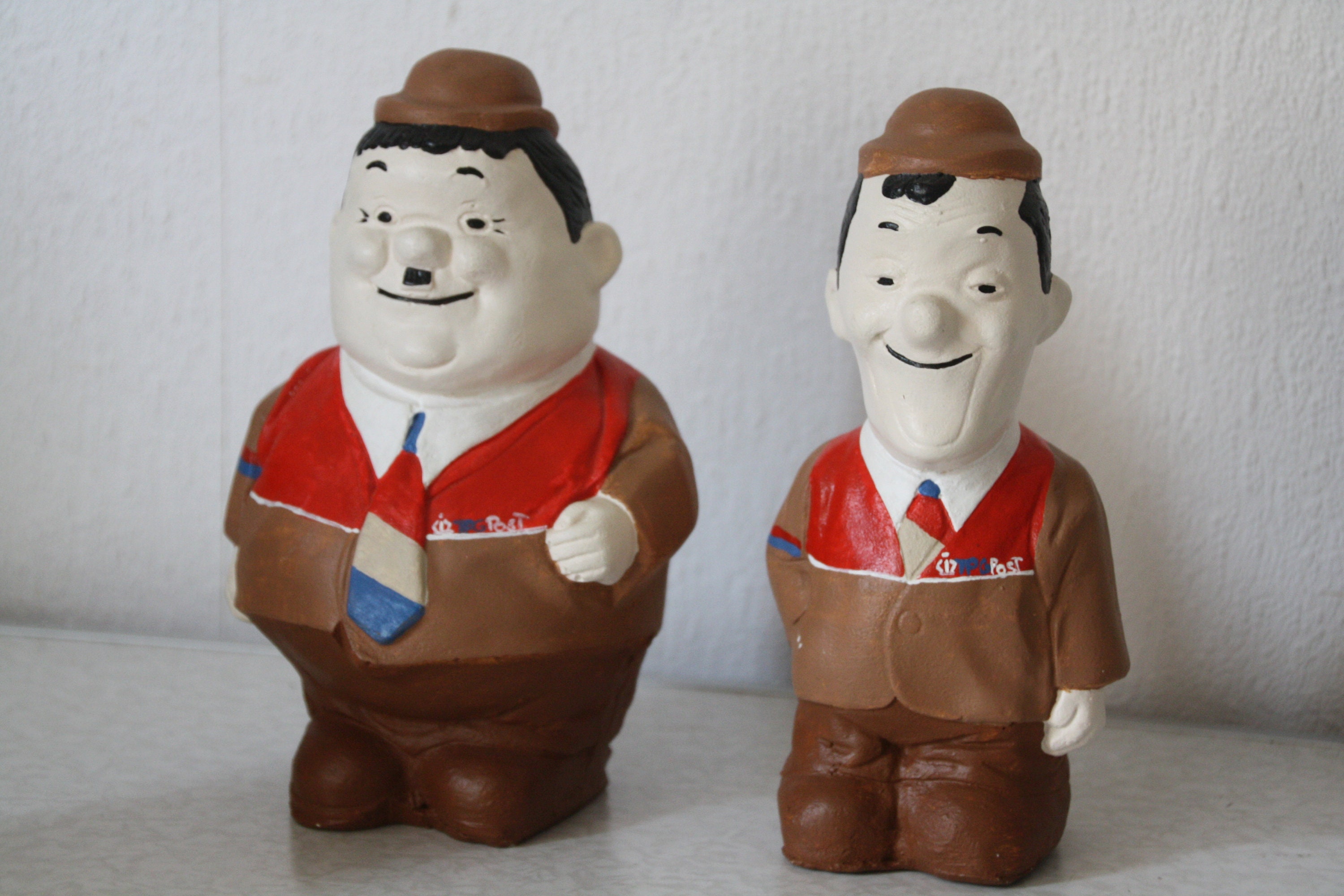 2 Figurines Anciennes Laurel Et Hardy - Porcelaine Et Tissu, Collection Vintage