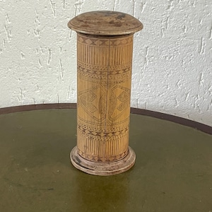 Bamboo brush pot holder - with lid. Beautifully crafted. Chinese. Decoration. 20 cm high (8"). See text.