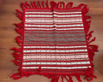 Mantel de algodón rojo Transilvania Rumania de los años 80, de 65 x 75 cm (26 x 30 pulgadas), en muy buen estado.