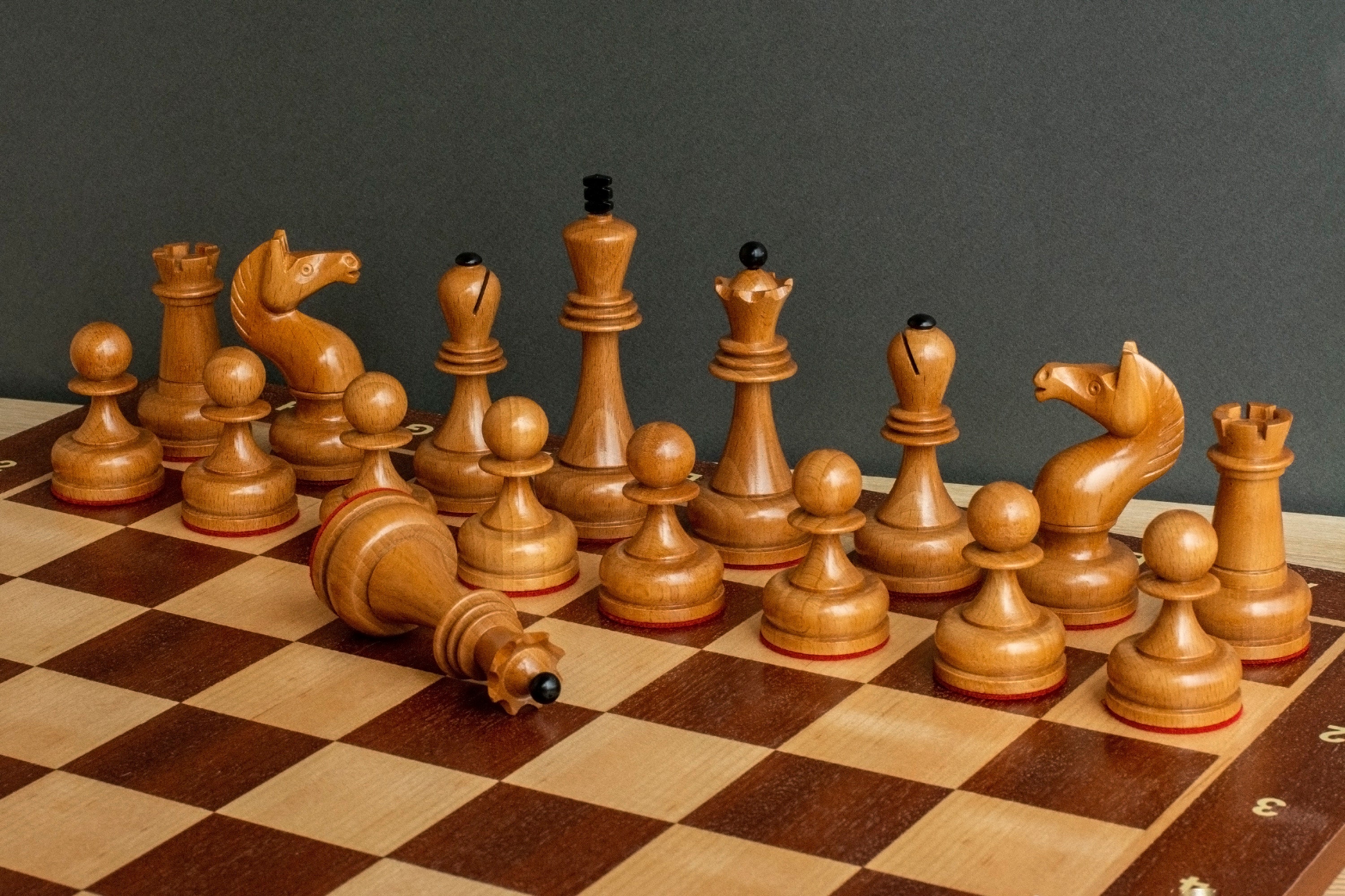 1962 SOVIET CHAMPIONSHIP TAL - maple & walnut - chess pieces