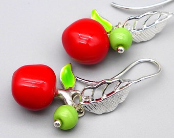 knallrote Apfel Ohrhänger Obst Früchte silberfarben kleine Hängeohrringe aus Emaille Äpfelchen 'RED RED APPLE'