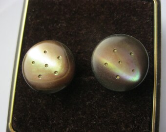 Antique dark coloured mother of pearl waistcoat buttons k with stamped detail have brass loop shank 12 dia