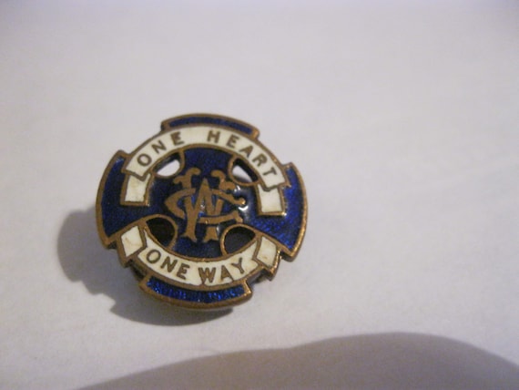 Vintage Enamel cap or lapel Badge - One Heart One