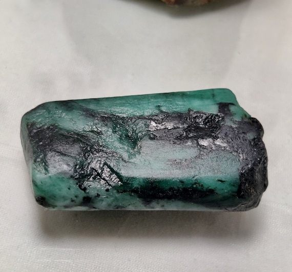 NATURAL EMERALD LOOSE Gemstone 203Ct Unheated Untreated Green Emerald Rough Specimen Raw Material Emerald Healing Rough Gemstone 52x25x16MM