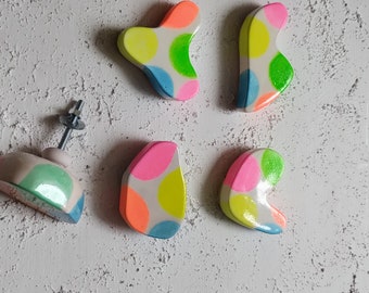 Betonnen knop Neon Bubbles: geglazuurde organische ladetrekker