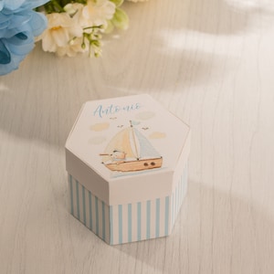 Scatola,Scatolina Porta confetti esagonale per nascita bimbo, maschio, Carta martellata, nave, righe, maggiori info in descizione