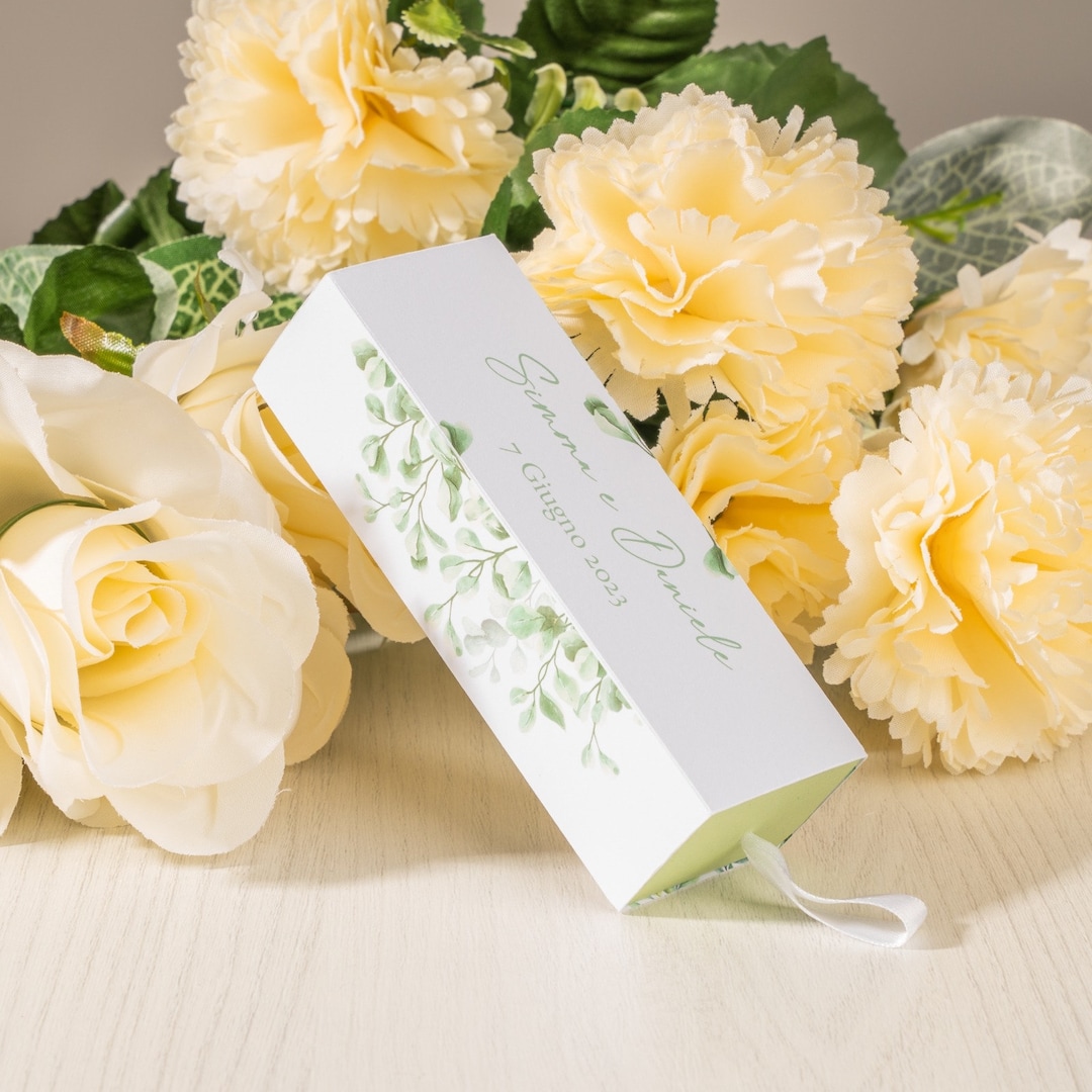Custom Sliding Confetti Box With Names and Flowers - Etsy