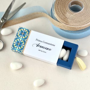 Caja de Primera Comunión con Diseño de Mayólica Azul y Dorada, Personalizada con Nombre y Fecha, Recuerdo de Comunión