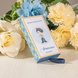 Scatola,Scatolina Porta confetti per Comunione, Bambino, Grafica con bambino e maiolihe blu, maggiori info in descrizione