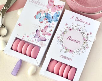 Caixa personalizada com borboletas e flores – Lembrancinha elegante para batizado | Dois delicados desenhos em tons de rosa