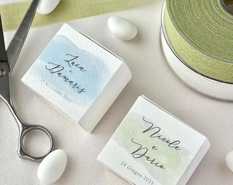 Caixa de arroz/confete cor marfim – Design em aquarela verde ou azul claro – Personalizada para casamentos