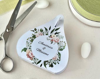 Caixinha de Lembrancinha em Formato de Gota – Design Floral Elegante – Personalizada com Nomes e Data – Lembrancinha de Casamento