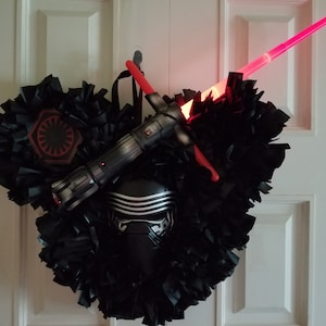 Wreath Kylo Ren wreath-Star wars wreath-Mickey wreath-Mickey Mouse-Kylo Ren Disney decor-Star wars decor-Star wars-Mickey shaped wreath