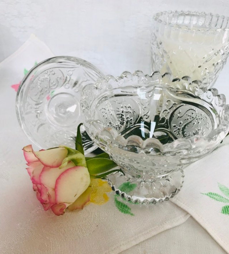 Beautiful Frosted Etched Glass Bon Bon Dish With Lid.