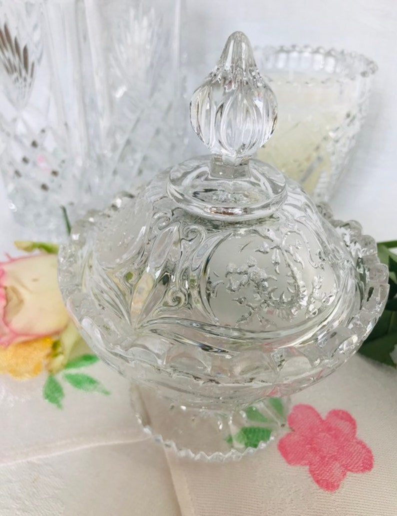 Beautiful Frosted Etched Glass Bon Bon Dish With Lid.