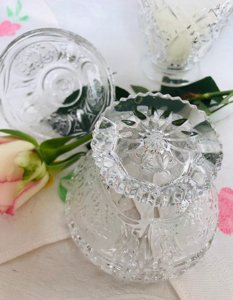 Beautiful Frosted Etched Glass Bon Bon Dish With Lid.