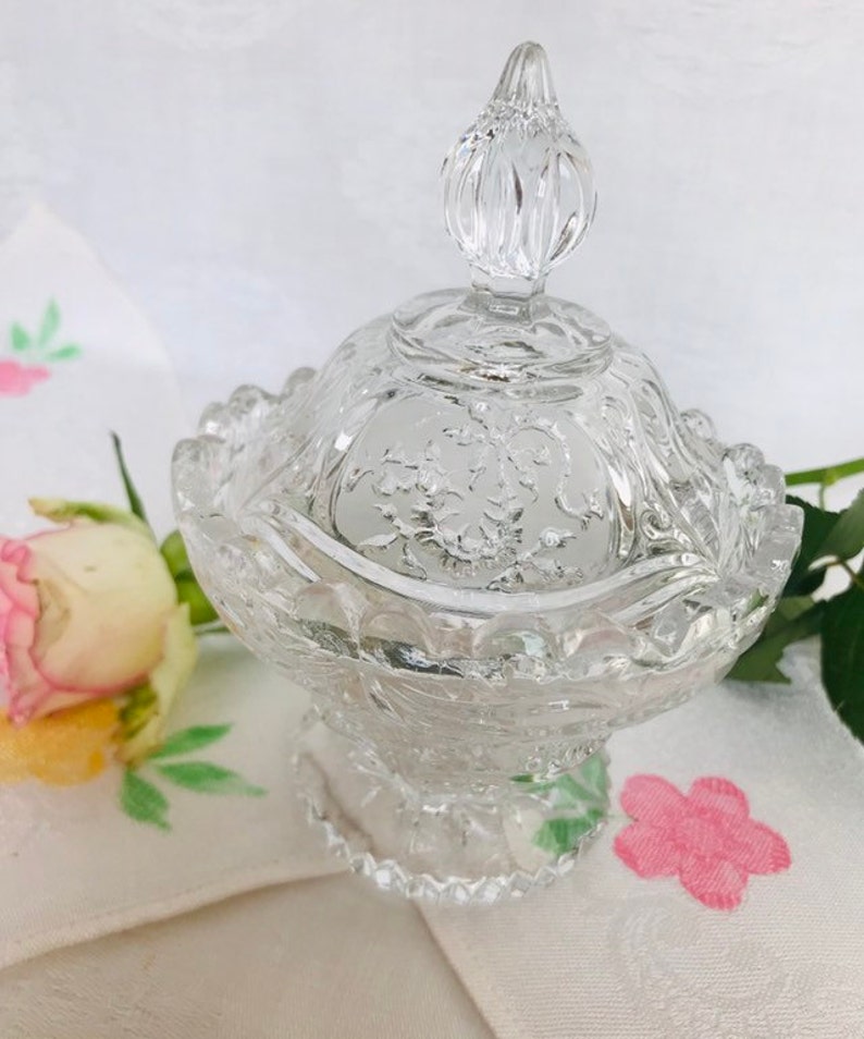 Beautiful Frosted Etched Glass Bon Bon Dish With Lid.