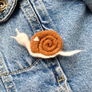 Needle Felted Snail Brooch / Hair clip / Forest Hair Clip Woodland Pin Cottagecore Accessories Nature pin Snail Lover Gift Slug Pin