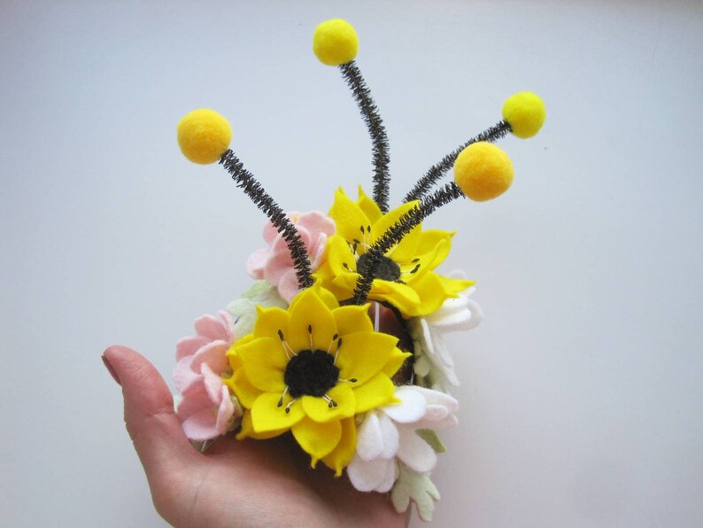 Baby Bee Flower Crown Headband, First Bee Day Outfit afbeelding 6