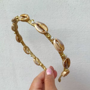 Gold Cowrie Crown Headband with faux Pearls and Beads Faux Cowrie Headpiece Beach Wedding Headpiece Mermaid Hairpiece Sea Shell headband