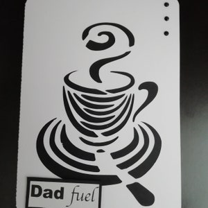 Tarjeta Dad Fuel hecha a mano de 7x5 con una taza de café recortada en papel en blanco y negro simple y decorada con joyas negras falsas