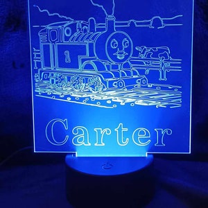 Nachtlampje van acryl met USB-kabel en van kleur veranderende afstandsbediening met stoomtreinlocomotief nummer 1 en een naam naar keuze.
