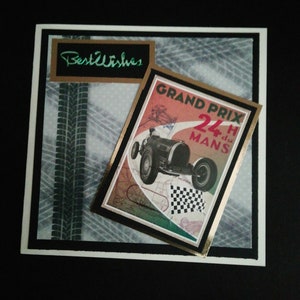 Eine wunderschöne handgemachte Karte im Format 15x15 mit einem vintage Grand-Prix-Rennwagen auf einem Hintergrund mit Reifenprofil. Sentiment auf Ihre Bedürfnisse personalisiert