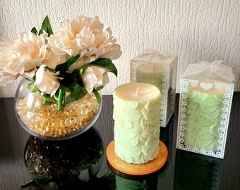 Scented pillar candle, English pear and freesia scent, flower design, long burn time, eco candle