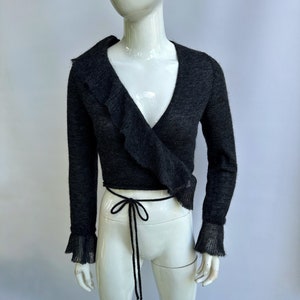 Y2k Vintage Sarah Pacini Grauer Rüschen Wickelpullover, Strick Mohair Top