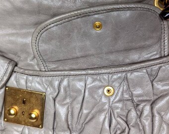 miumiu ビンテージ加工 y2k レザー ショルダー ハンドバッグe242 miumiu ビンテージ加工 y2k レザー ショルダー ハンドバッグe242