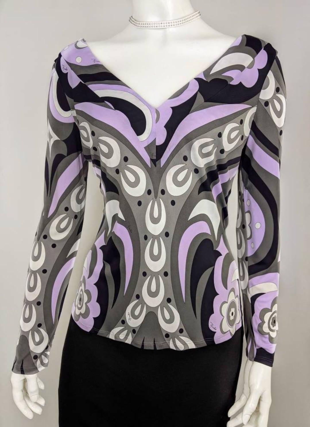 他の人はこちらも検索 Abstract PUCCI EMILIO 90s Vintage Top. Blouse Floral V-neck 小物入れ
