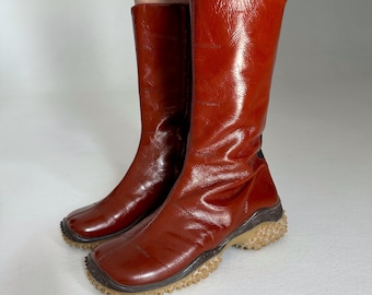 Bottes Tigrou en cuir verni brique vintage, semelle à clous, bottes de style Prada, pointure 38