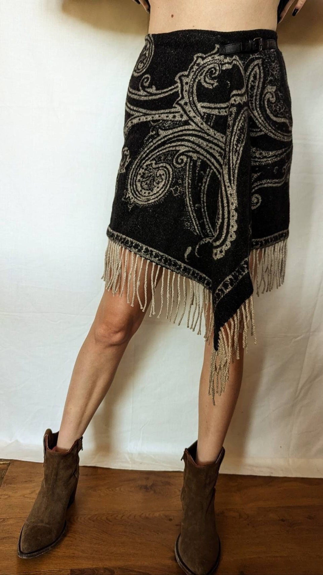 Y2k Vintage Etro Wool Wrap Fringe Skirt, Paisley Gray Midi Y2k Vintage Etro Wool Wrap Fringe Skirt, Paisley Gray Midi