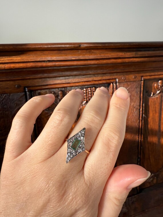 Dramatic Kite Shaped Panel Ring Green Natural Eme… - image 2