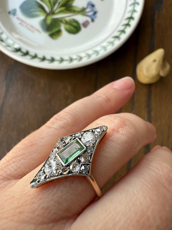 Dramatic Kite Shaped Panel Ring Green Natural Eme… - image 11