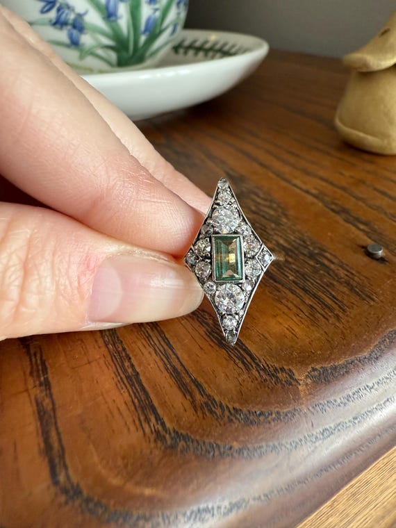 Dramatic Kite Shaped Panel Ring Green Natural Eme… - image 4