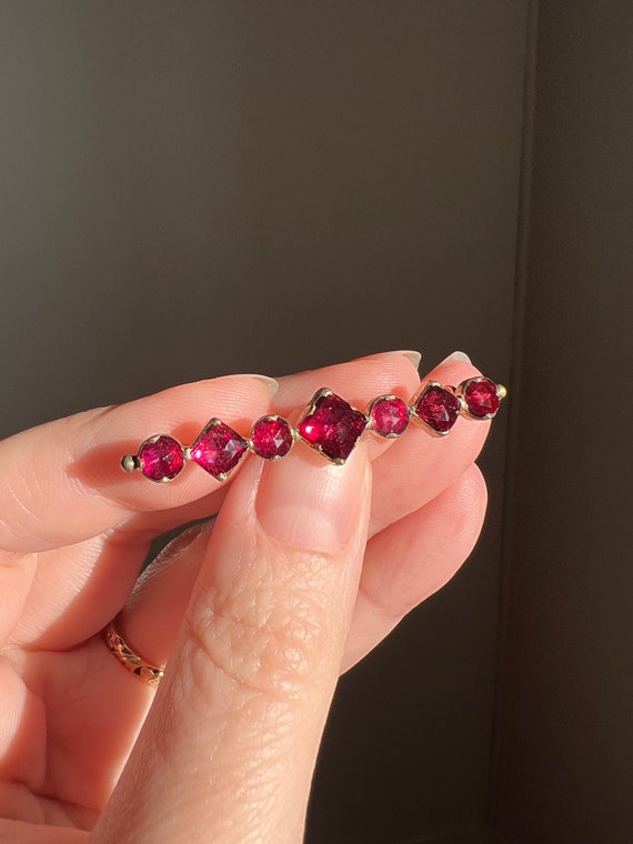 PERPIGNAN Garnet Seven Stone Purple Pink Bar Line 