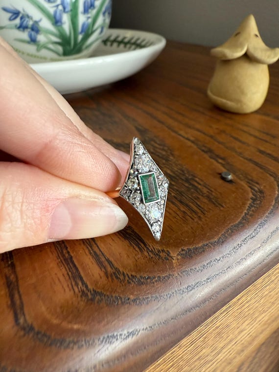 Dramatic Kite Shaped Panel Ring Green Natural Eme… - image 12