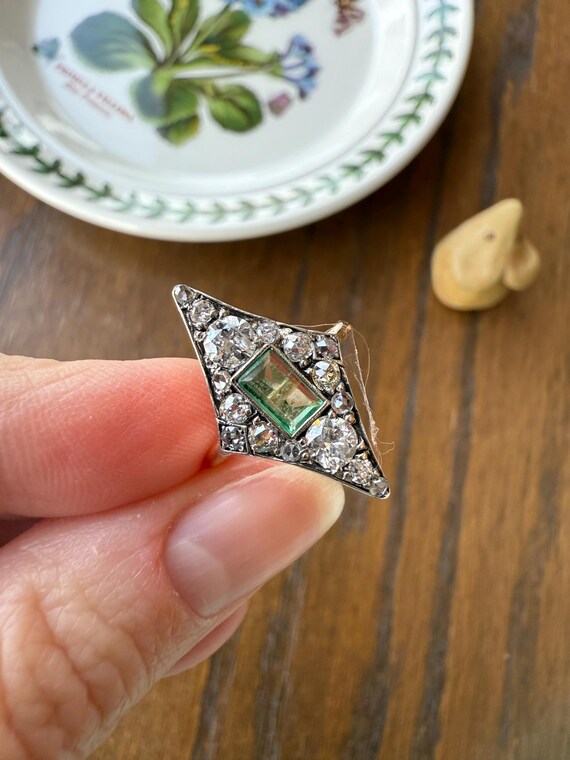Dramatic Kite Shaped Panel Ring Green Natural Eme… - image 8