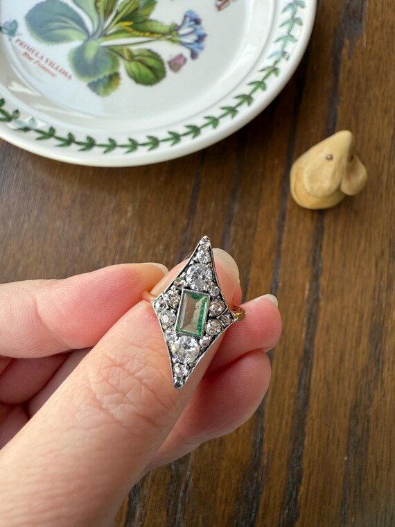 Dramatic Kite Shaped Panel Ring Green Natural Eme… - image 15