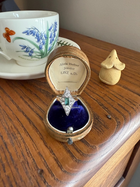 Dramatic Kite Shaped Panel Ring Green Natural Eme… - image 13