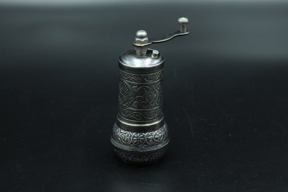 Manual Spice Grinder Hand Mill for Pepper Salt Seed Herb Small size
