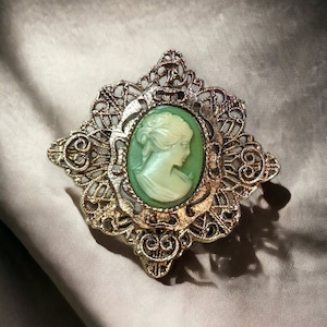 Vintage Victorian Filigree Resin Cameo Brooch & Pendant – Heavyweight Antique-Style Portrait Jewelry – Timeless Keepsake Gift