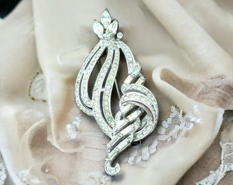 Vintage Kramer Rhinestone Brooch: Art Deco Wing Ribbon Design